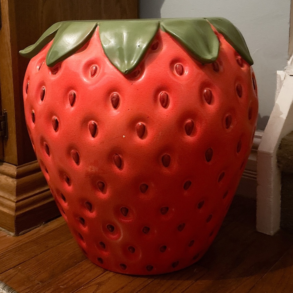 Strawberry Stool/decoration